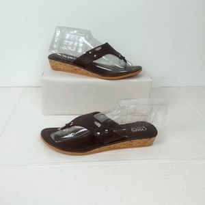 Chaps 7.5/8 Black and Tan Thong Sandal with Wedge Sole Memory Foam